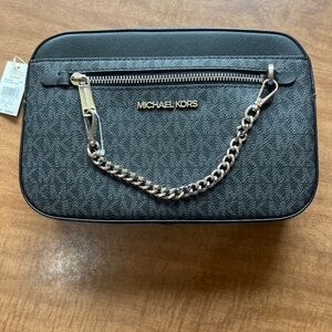 Micheal Kors crossbody purse